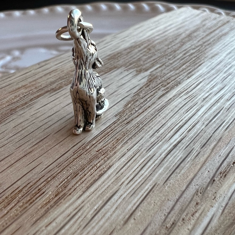 Vintage Howling Wolf Vintage Silver Tone Charm NOS - Picture 5 of 6